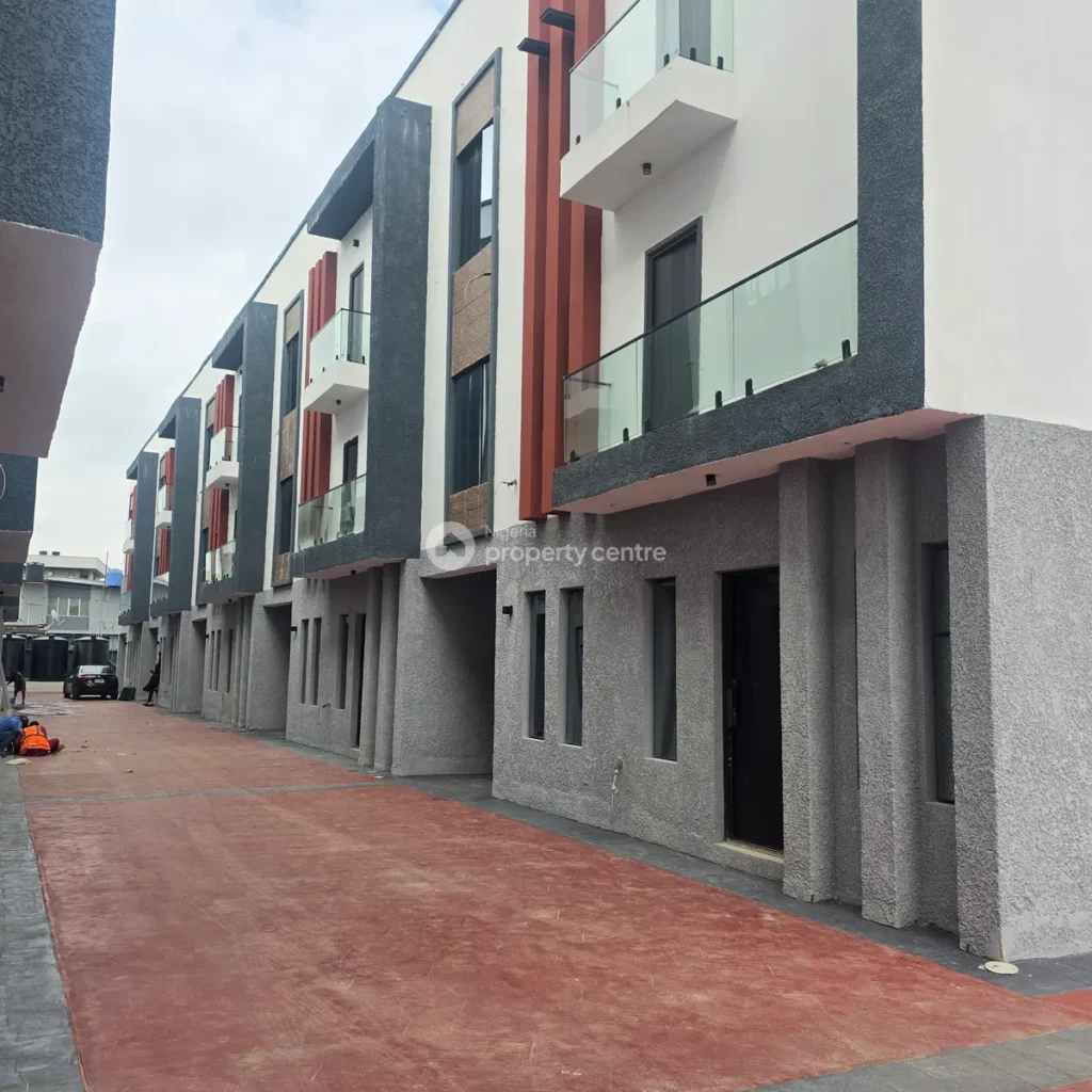 Lovely 4 Bedroom Terraced Duplex with BQ